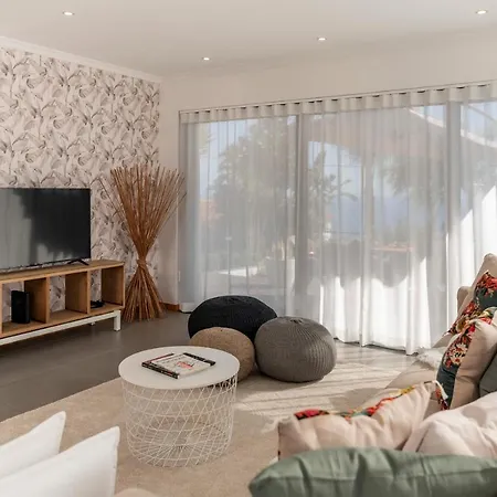 Villa Hibiscus By An Island