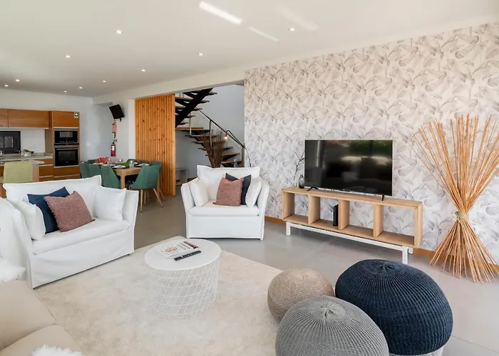 Hibiscus By An Island * 卡列塔