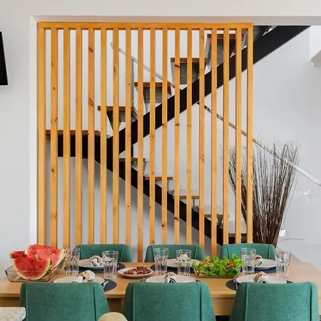 Hibiscus By An Island Villa Calheta (Madeira)