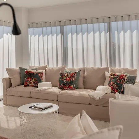 Villa Hibiscus By An Island *