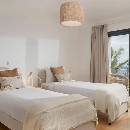 Villa Hibiscus By An Island