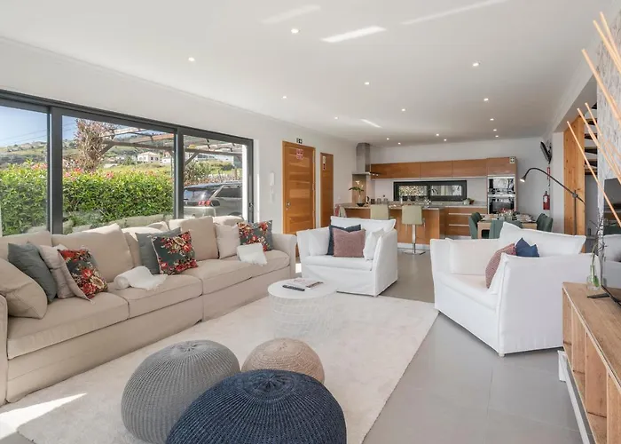 Hibiscus By An Island Vila *