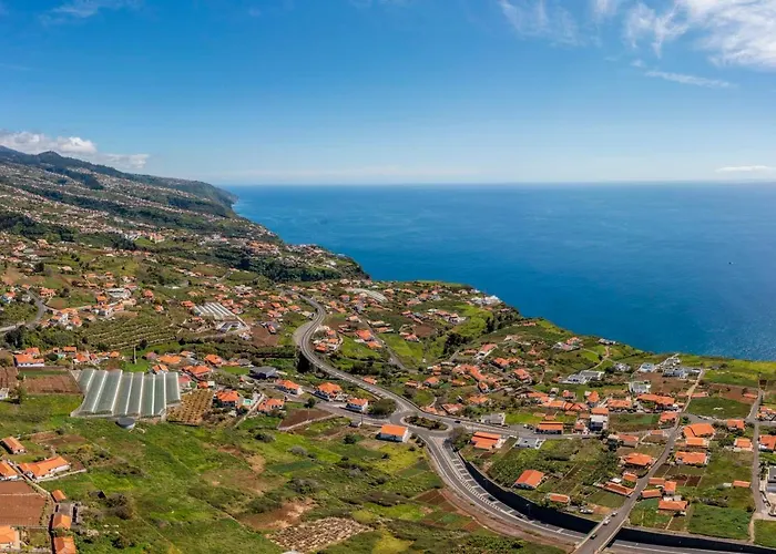 Villa Hibiscus By An Island Calheta (Madeira)